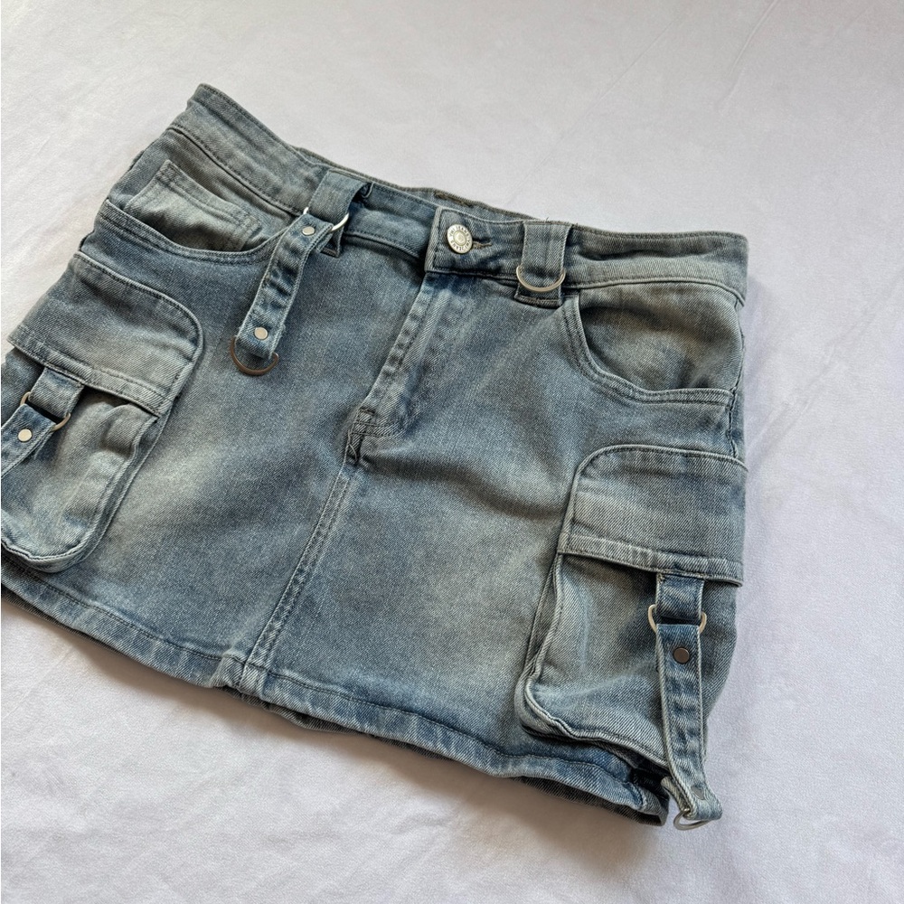 YMI Women’s Blue Denim Mini Cargo Skirt size 28 - Picture 2 of 10